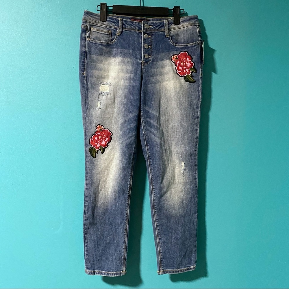 NWT No Boundaries 11 Rose Patch Decal Medium Wash Skinny Jeans